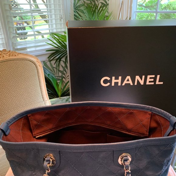 Chanel Quilted Zip CC Tote - Blue Caviar - Picture 4 of 9